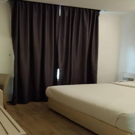 Minimalist Hotel Johor Bahru Kültér fotó