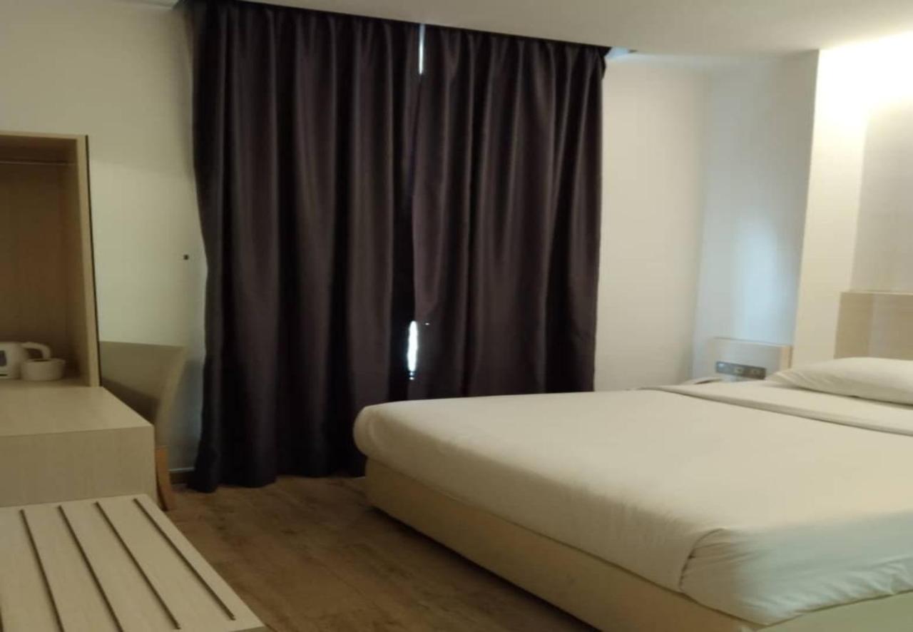 Minimalist Hotel Johor Bahru Kültér fotó