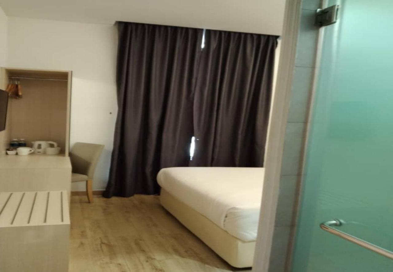 Minimalist Hotel Johor Bahru Kültér fotó