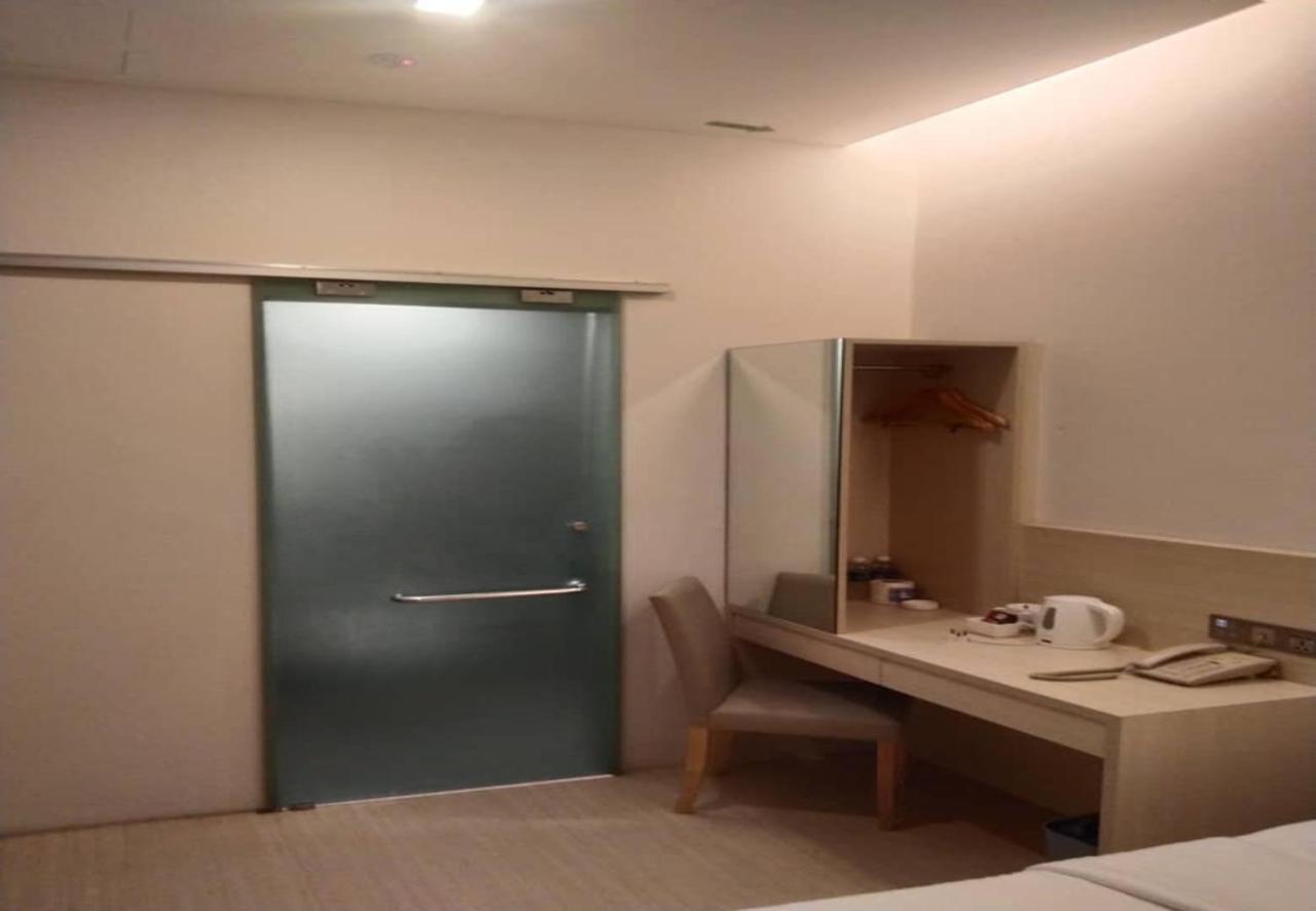 Minimalist Hotel Johor Bahru Kültér fotó